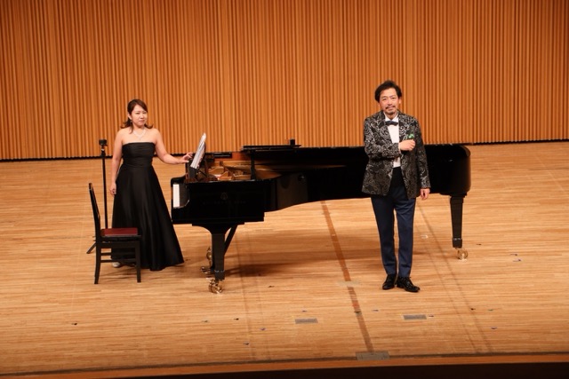 佐藤泰弘／手嶋沙織