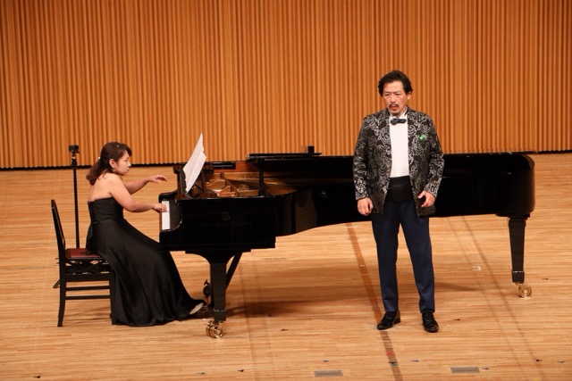 佐藤泰弘／手嶋沙織